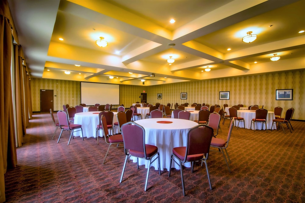 Hampton Inn & Suites Bastrop - photo 14