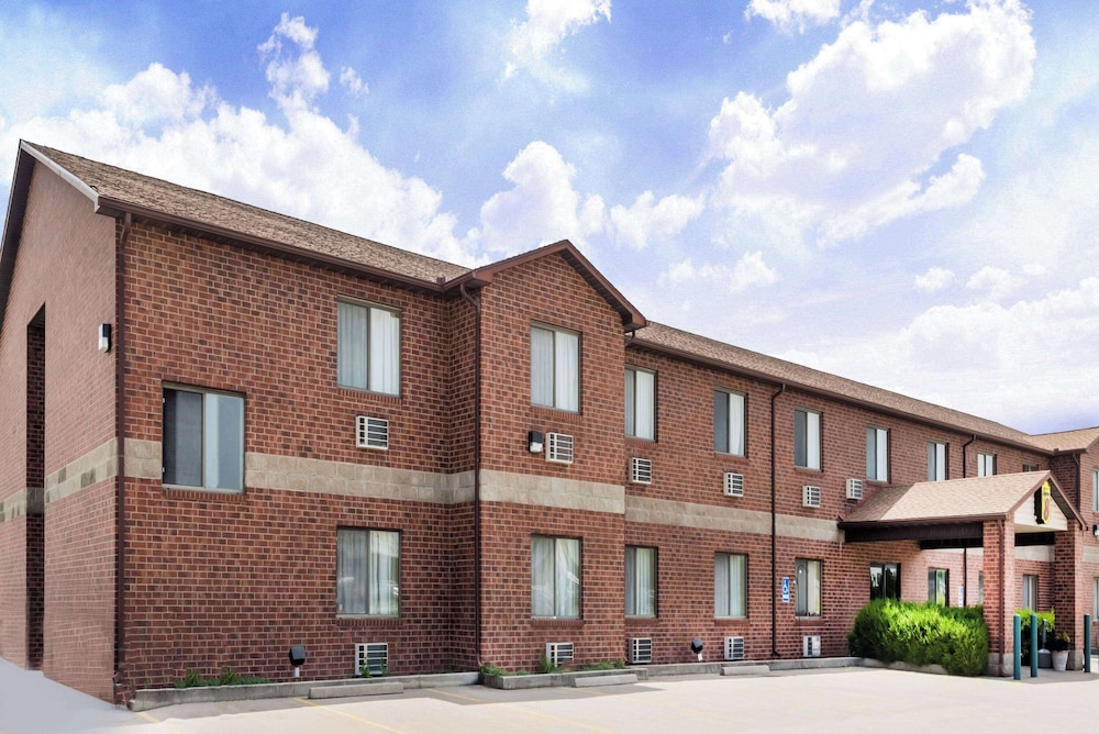 Super 8 by Wyndham Chanute - photo 17