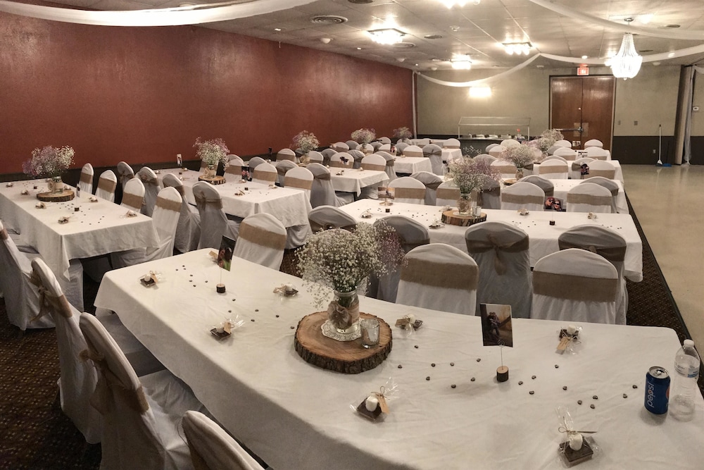 Ramada by Wyndham Albert Lea - photo 77