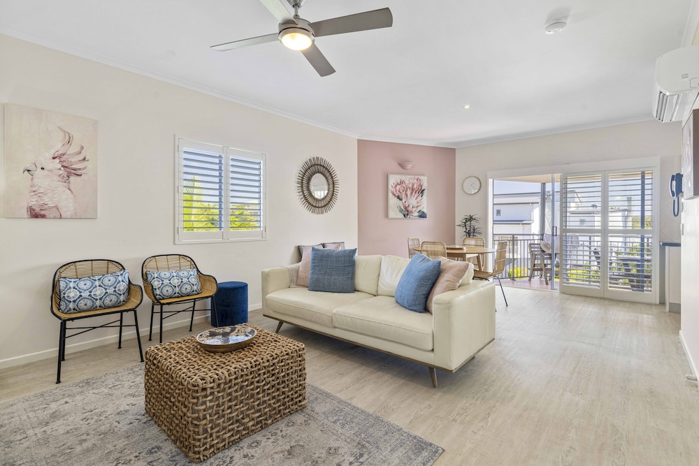 Rimini Holiday Apartments — 4-Star Luxury Hotel in Noosaville, Australia