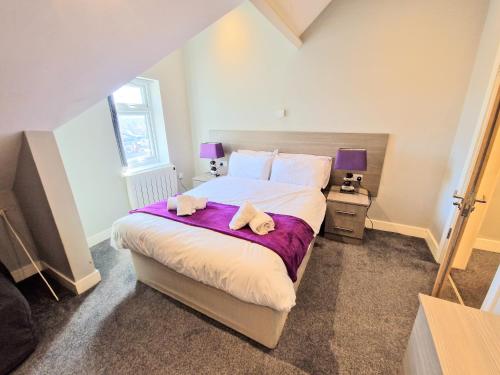 Central Reading Modern 3BR flat Walk to station and high street