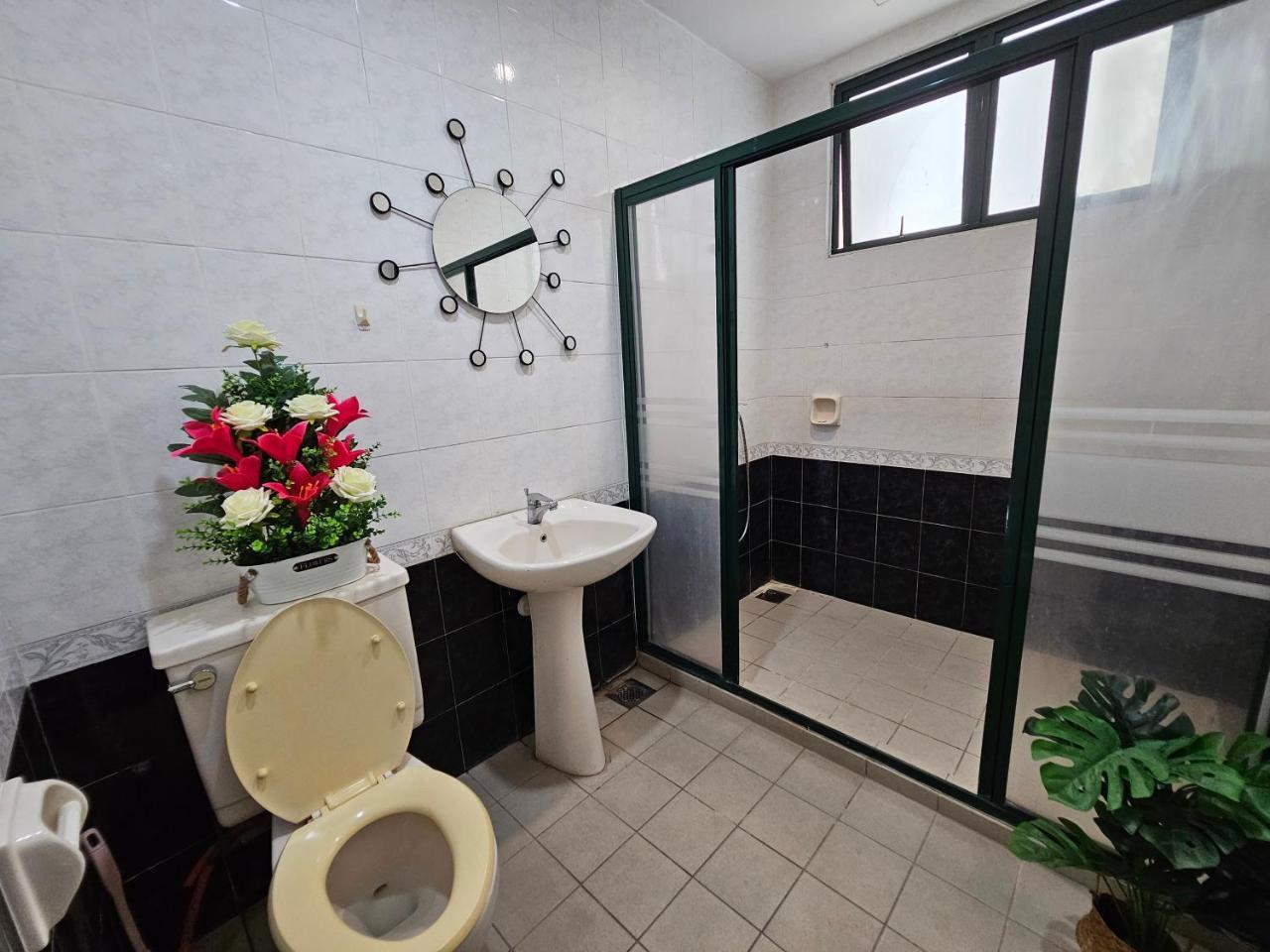 Kenyalang Riverine Emerald 12 Homestay — 4-Star Luxury Hotel in Kuching, Malaysia