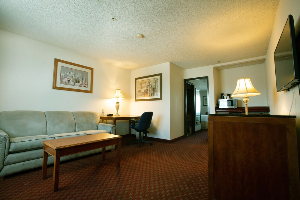 Stanton Inn & Suites - photo 7