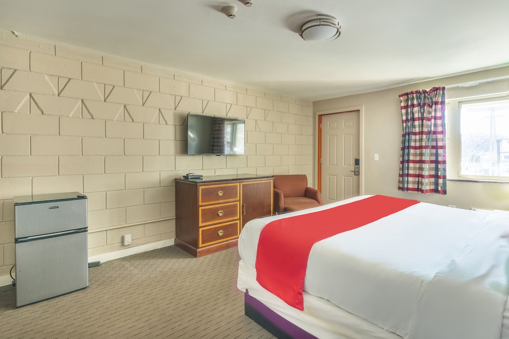 OYO Hotel Malden MA Broadway - photo 27