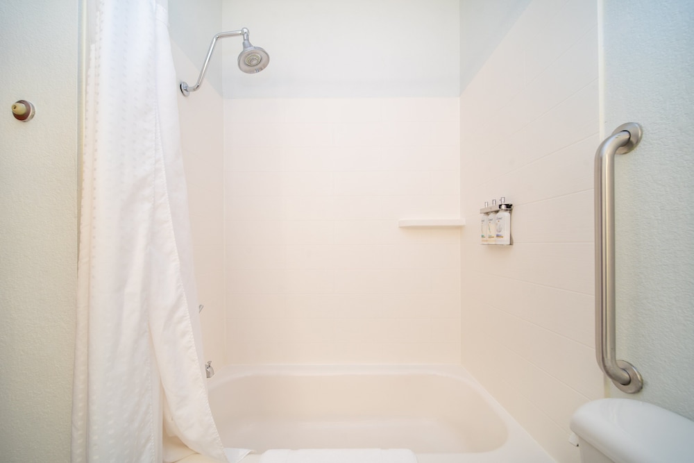 Holiday Inn Express Hotel & Suites Bedford by IHG - photo 13