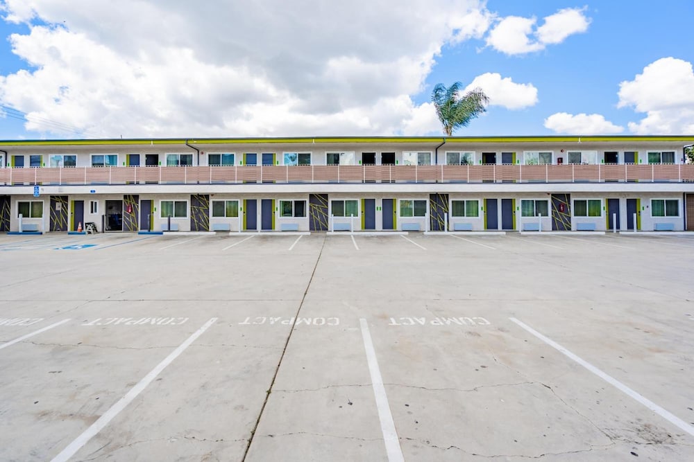 Exclusivo Inn & Suites - photo 29