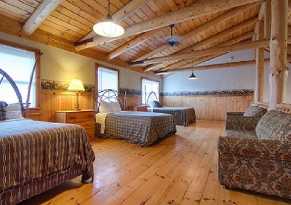 The Smokehouse Lodge and Cabins - photo 6