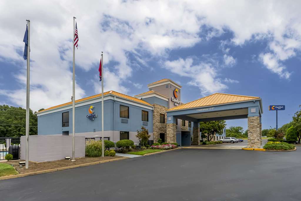 Comfort Inn Brownsville I 40 - carbon neutral hotel in Brownsville