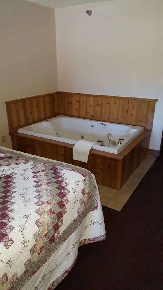 Chicaugon Lake Inn - photo 23