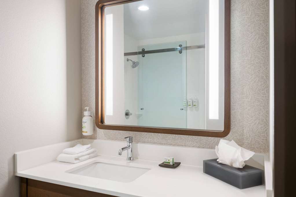 La Quinta Inn and Suites by Wyndham Lincoln - photo 33
