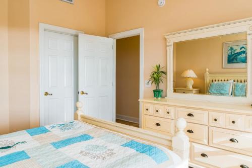 Emerald Breeze by Oak Island Accommodations - photo 46