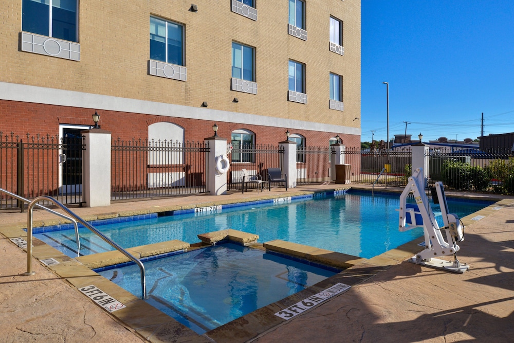 Holiday Inn Express Hotel & Suites Royse City by IHG - photo 35