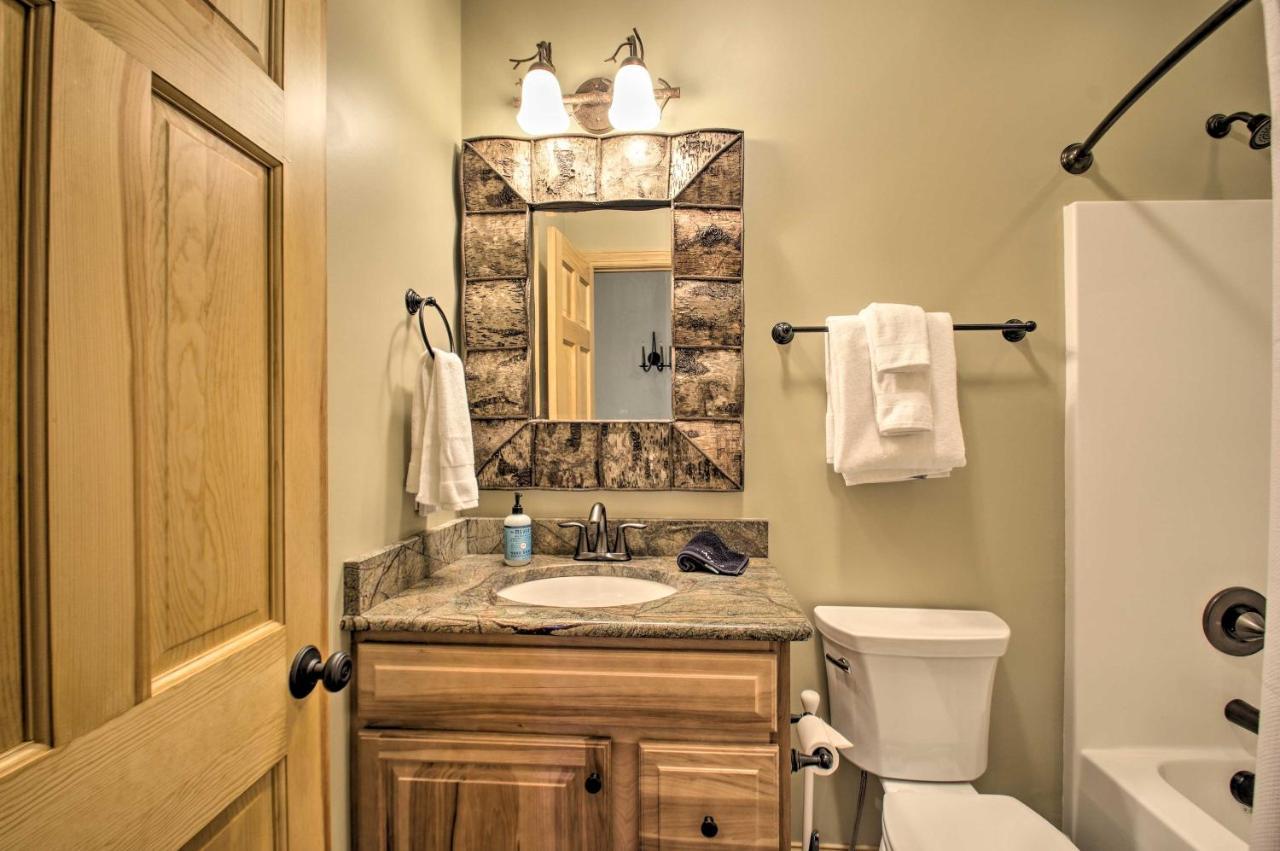 Luxe Wintergreen Resort Escape with Hot Tub - photo 18