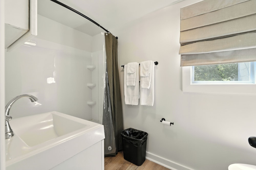 Hillside Motel LLC - photo 111