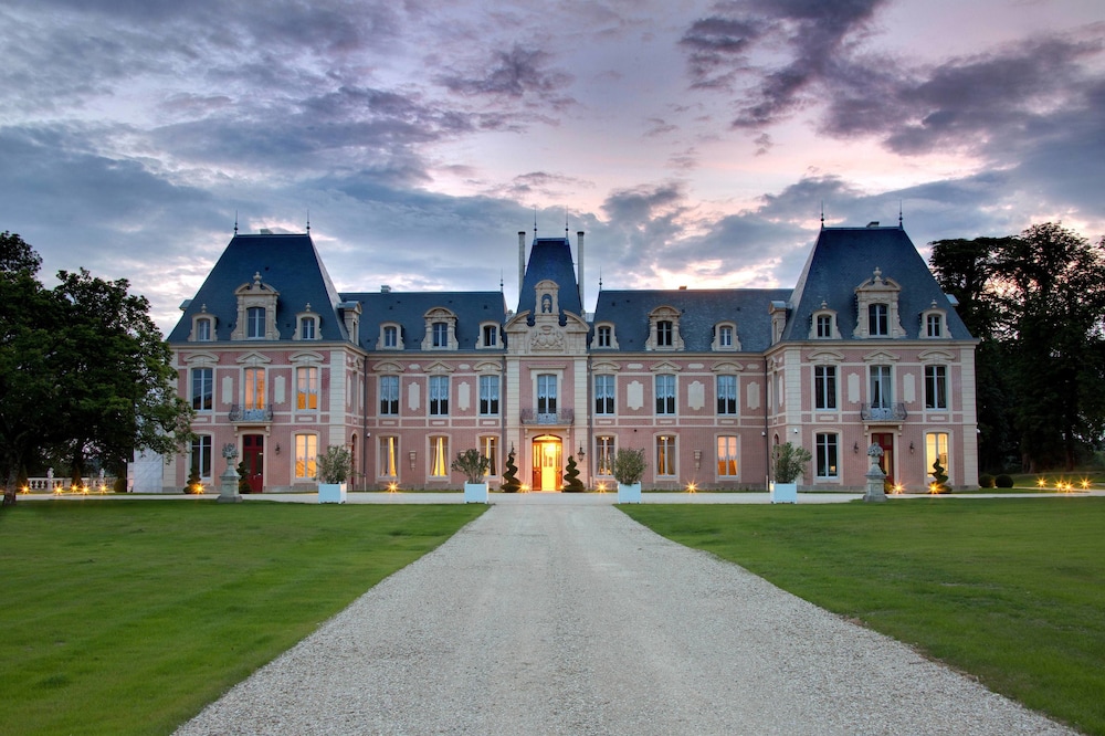 Alexandra Palace La Maison Younan — 5-Star Luxury Hotel in Poitiers, France