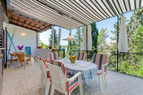 Vila Beba — 4-Star Luxury Hotel in Milna, Croatia