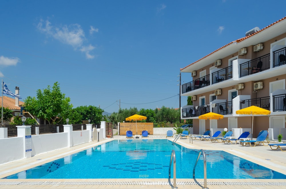 Britannia Studios — hotel in Paralia Vergas
