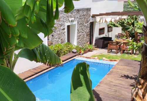 Villa Canaria piscina jacuzzi jardín — 4-Star Luxury Hotel in Moya, Spain