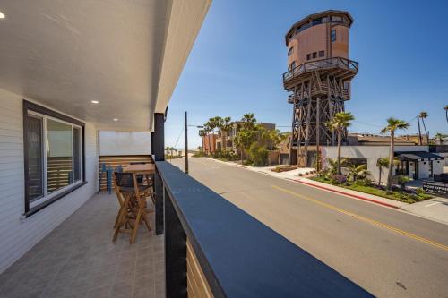 Brand New Home by the Beach & Historic Sunset Water Tower — hotel in Sunset Beach