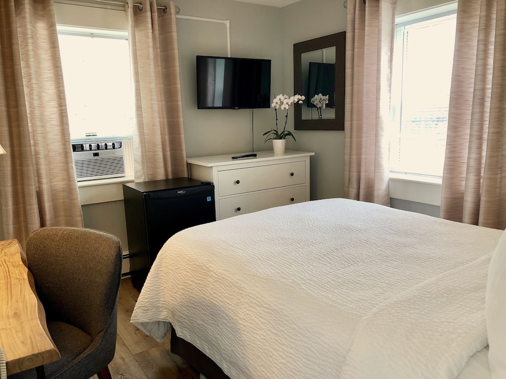 Hyannis Inn - photo 7