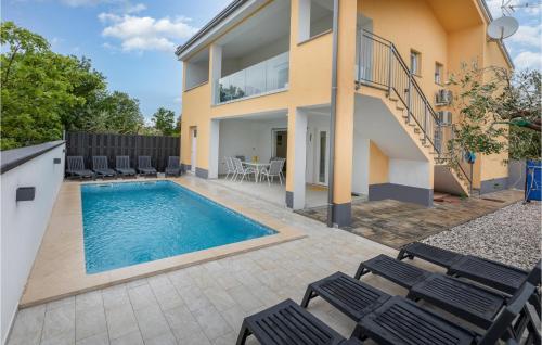 4 Bedroom Cozy Home In Betiga — 4-Star Luxury Hotel in Pula, Croatia