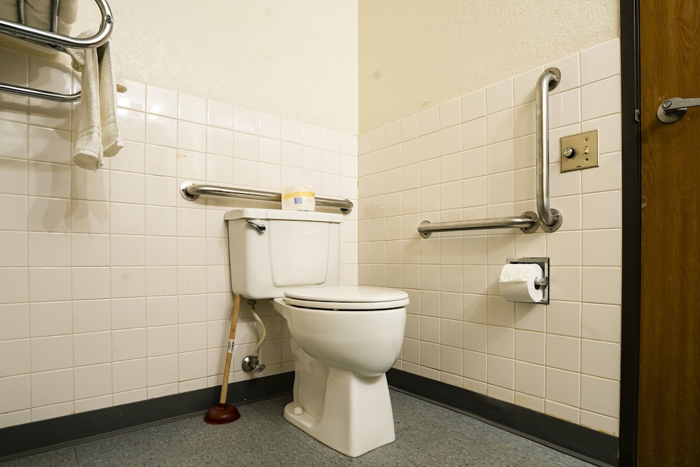 OYO Hotel Redwood Falls near Jackpot Casino - photo 32
