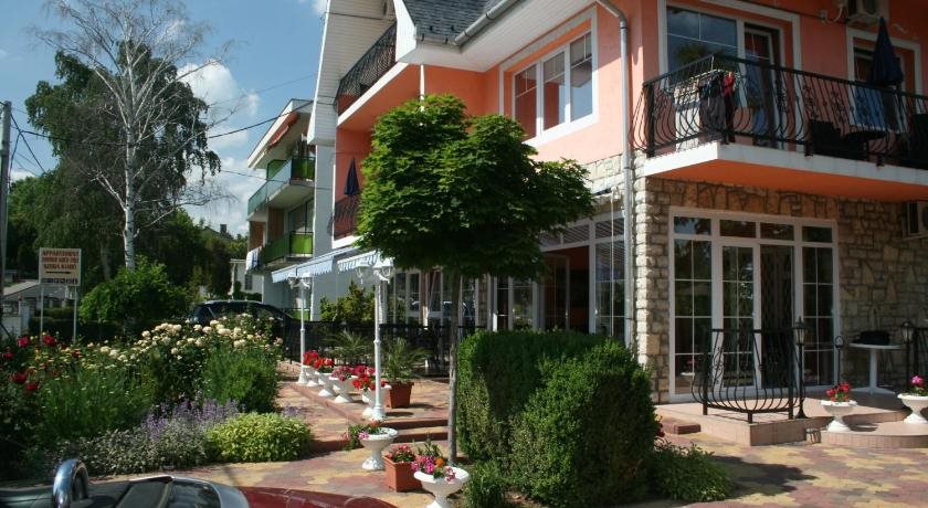Barbara Vendégház — 4-Star Luxury Hotel in Balatonfured, Hungary