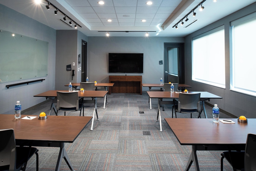 Aloft North Kansas City - photo 20