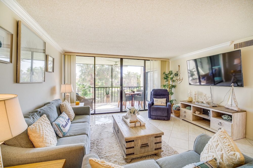 Sunny Fort Pierce Resort Condo w Beach Access in Fort Pierce, United States