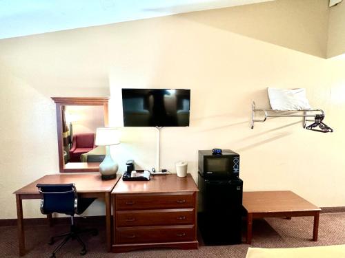 Owensville Motor Inn - photo 2