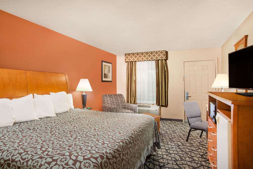 Days Inn by Wyndham Centerville - photo 4
