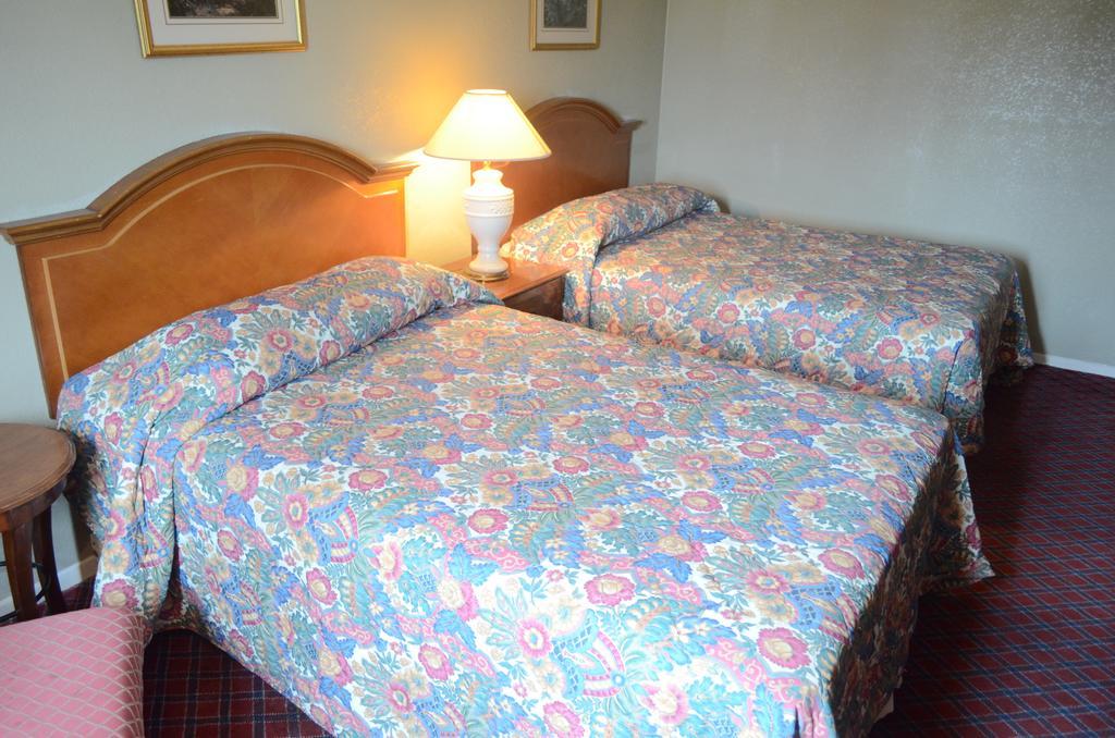 Red Carpet Inn Hornwood Drive - photo 12