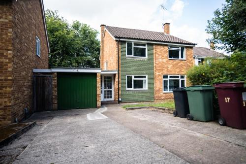 6 Bed House Reading Sleeps12 TownCentre — 4-Star Luxury Hotel in Reading, United Kingdom