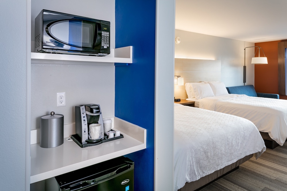 Holiday Inn Express & Suites Bend South by IHG - photo 12