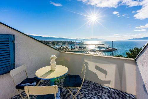 Atemberaubendes Studio direkt am Meer mit privatem Balkon Grill Meerblick — 4-Star Luxury Hotel in Novi Vinodolski, Croatia