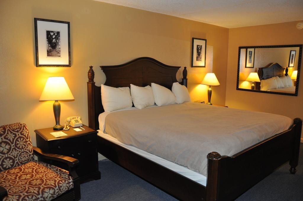 Howard Johnson by Wyndham Lake Front Park Kissimmee - photo 13