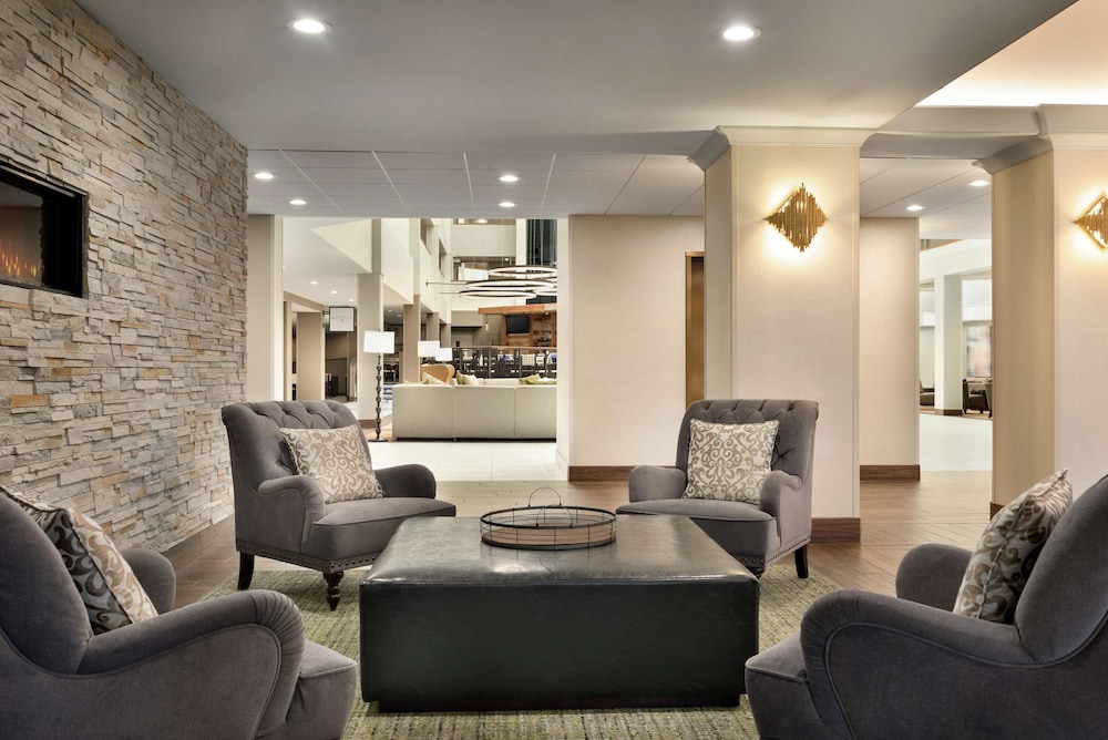 Embassy Suites by Hilton Milwaukee Brookfield - photo 6