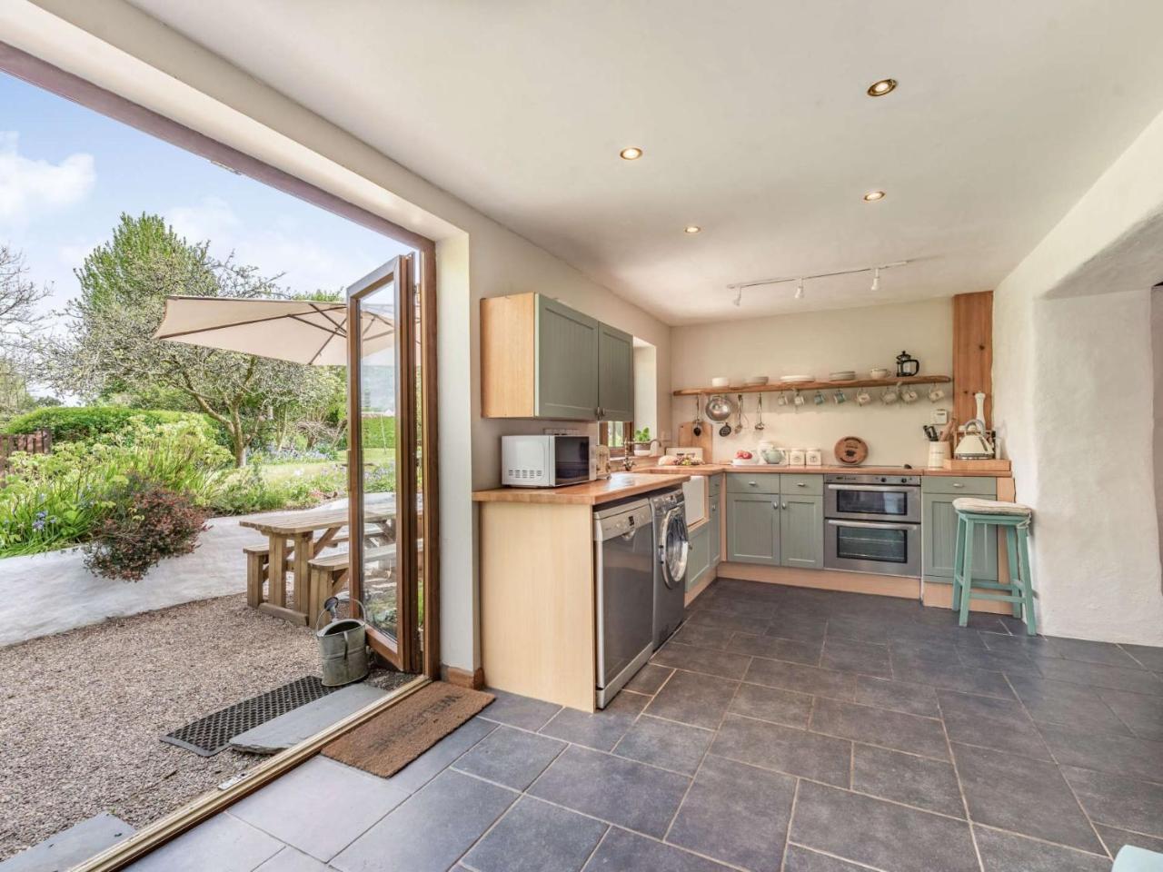 2 Bed in Llangwm FB310 - carbon neutral hotel in Llangwm