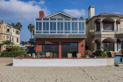 5911 Seashore Dr in Newport Beach, United States