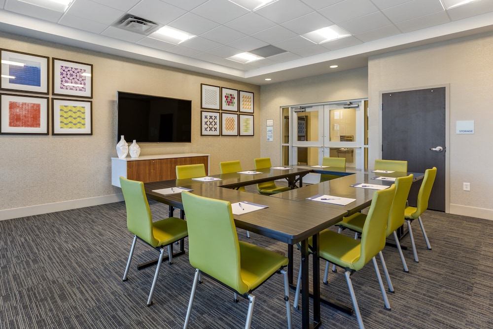 Holiday Inn Express & Suites Phoenix Dwtn State Capitol by IHG - photo 45