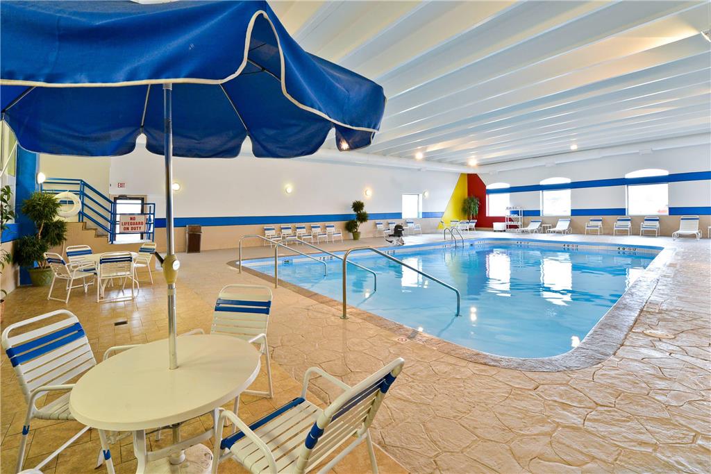 Comfort Inn & Suites Event Center - photo 18