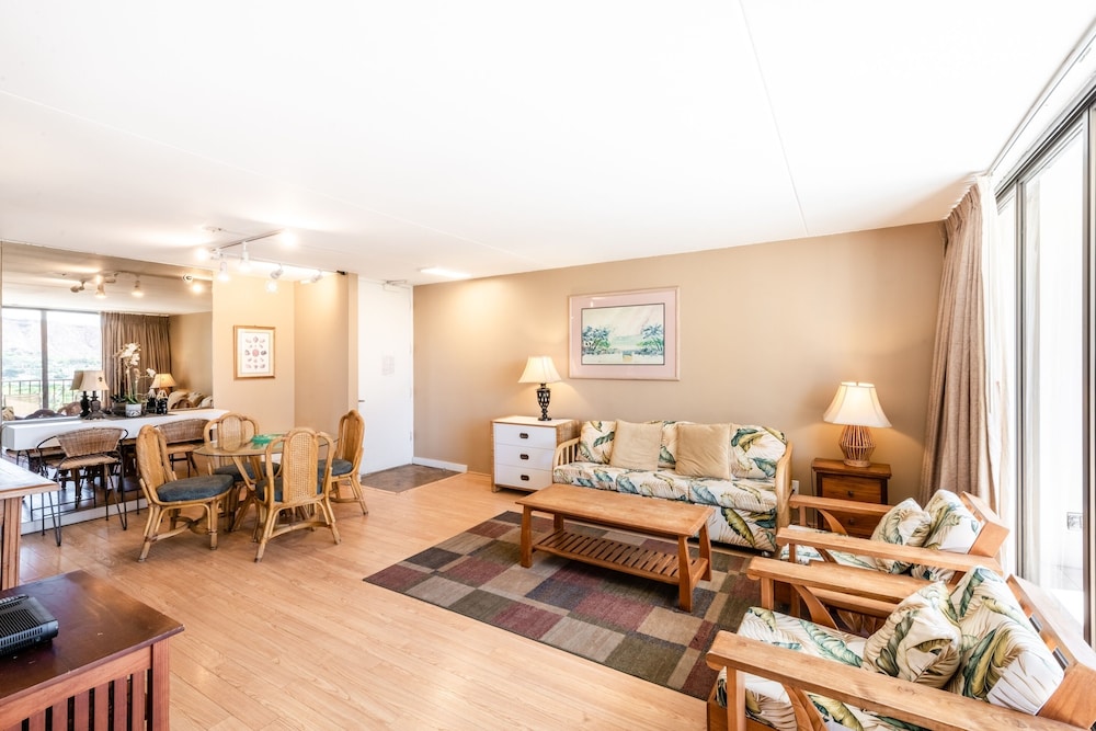 Spacious 14th Floor Corner Suite Partial Diamond Head and Ocean Views FREE Parking by Koko Resort Vacation Rentals - featured photo