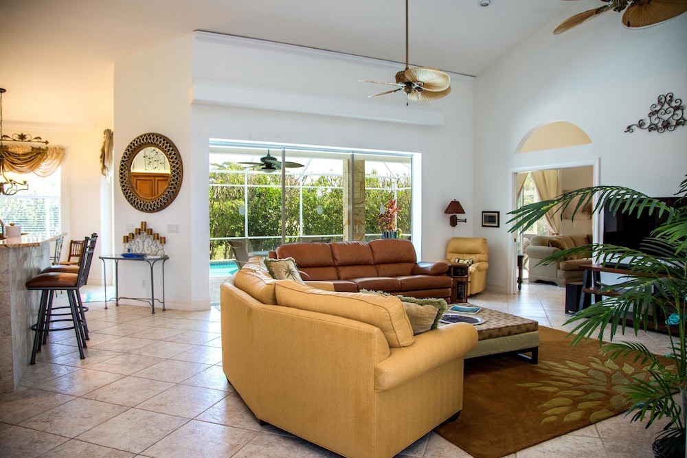 1372 Leland Way — 4-Star Luxury Hotel in Marco Island, United States