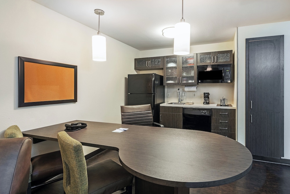 Candlewood Suites Hattiesburg by IHG - photo 10