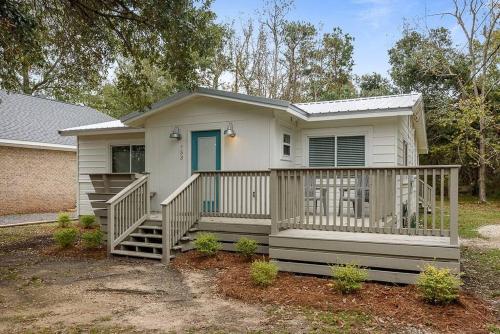 Cottage in the Village — 4-Star Luxury Hotel in Dauphin Island, United States