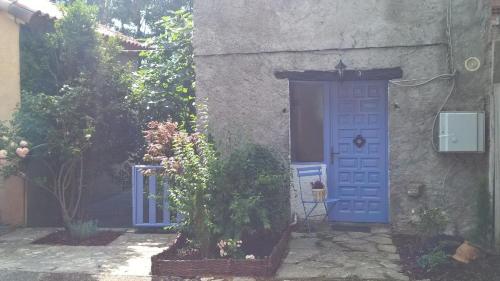 Stunning view in Cathar country - carbon neutral hotel in Unknown City