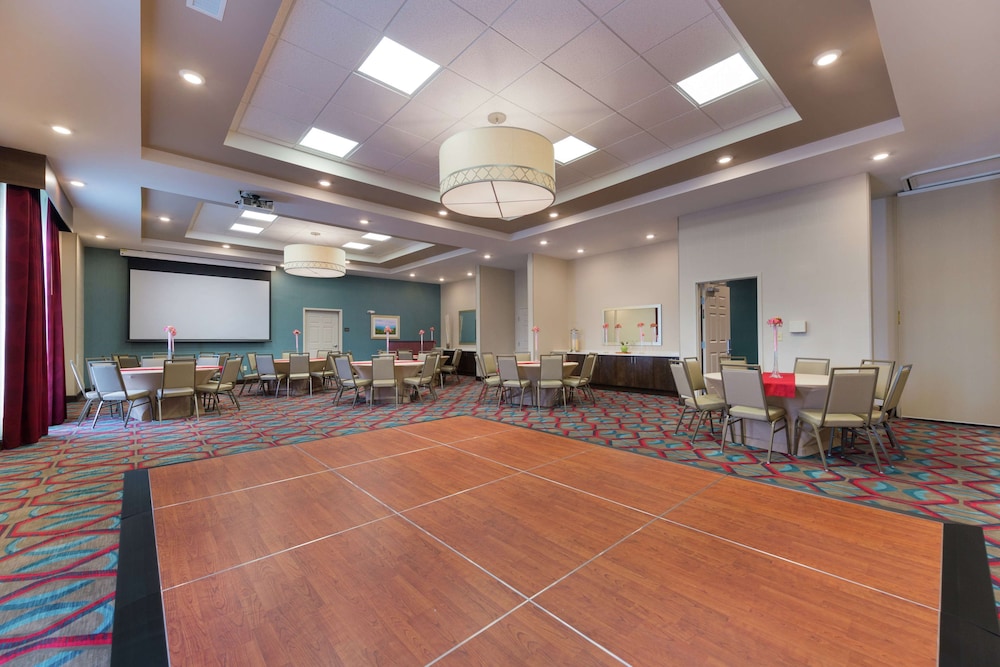 Hilton Garden Inn Bristol - photo 59