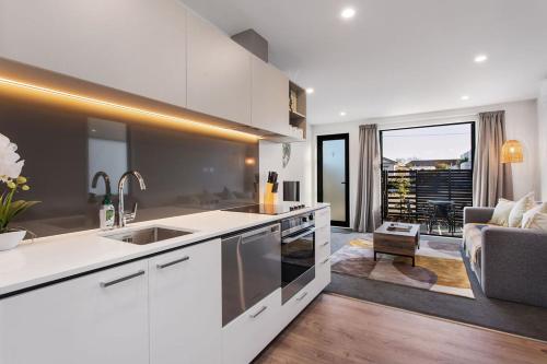 Brand New What a Steal Plus Free off Street Park — 4-Star Luxury Hotel in Christchurch, New Zealand