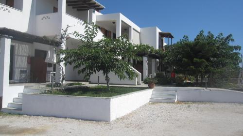 Eleana Studios - carbon neutral hotel in Skyros