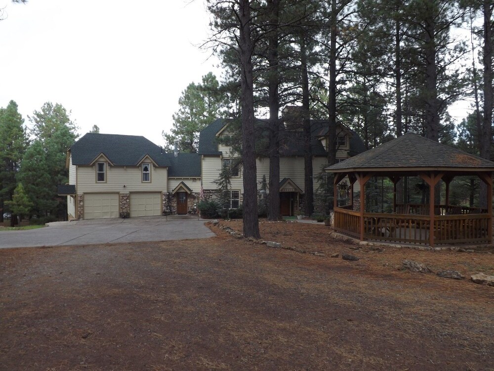 Arizona Mountain Inn and Cabins - featured photo